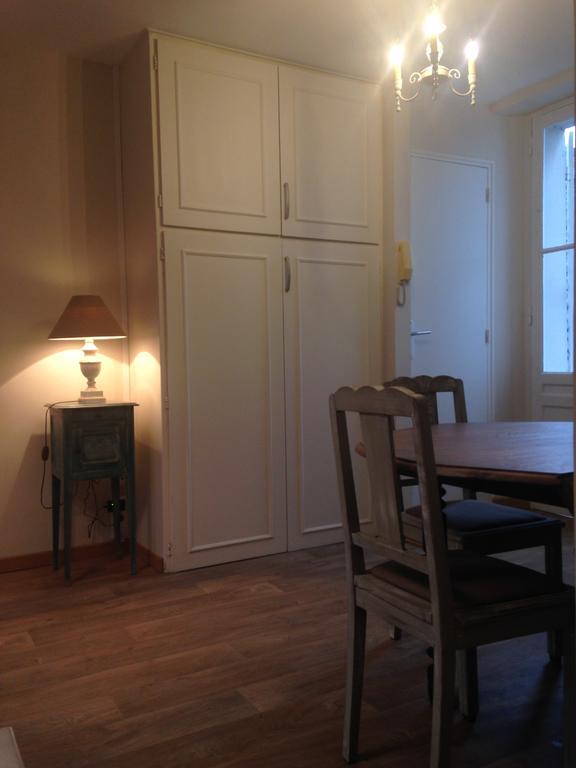 Kasaloc Apartment Мантенон Екстериор снимка